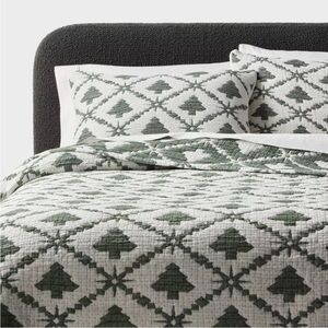 Threshold Full/Queen Holiday Matelasse Quilt Set Green